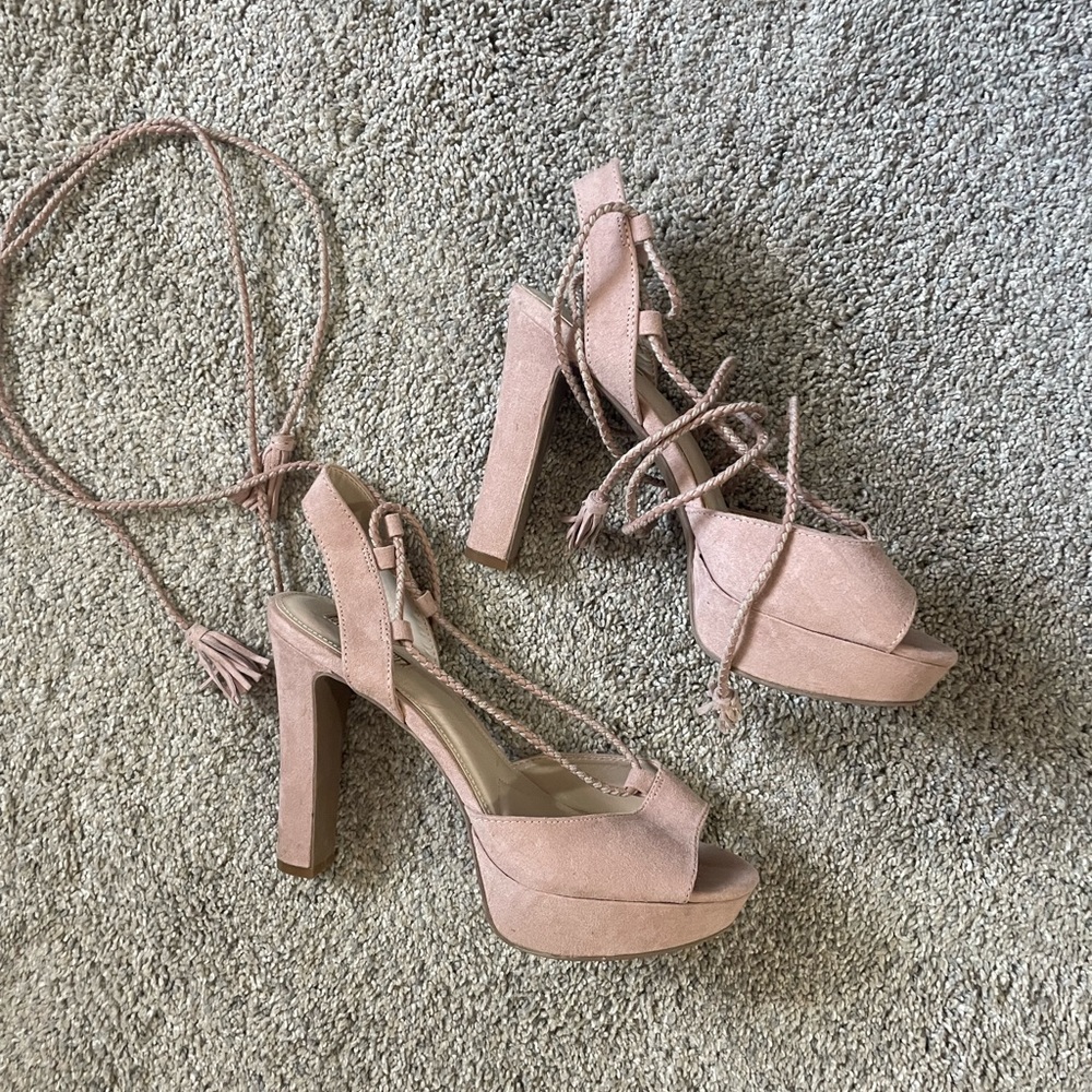Jennifer Lopez blush pink heels, size 8